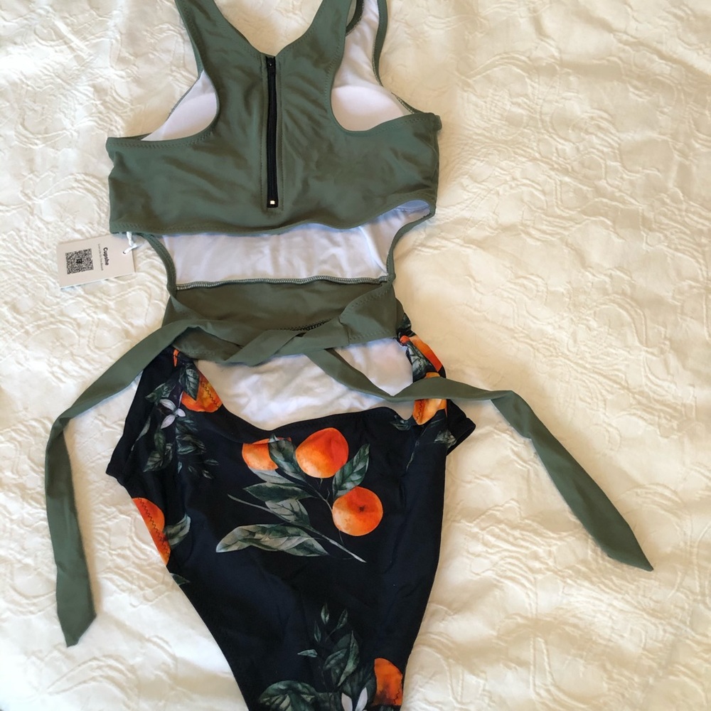 Swimsuit - Picture 4 of 7